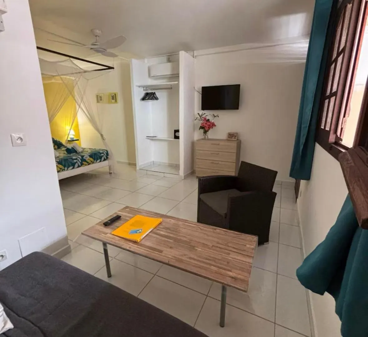 Gwada-Zen-Breizh 3 Hebergements Au Choix 1 Avec Piscine Privee, 1 Avec Jacuzzi Prive, 1 Simple Sans Piscine Ni Jacuzzi Deshaies