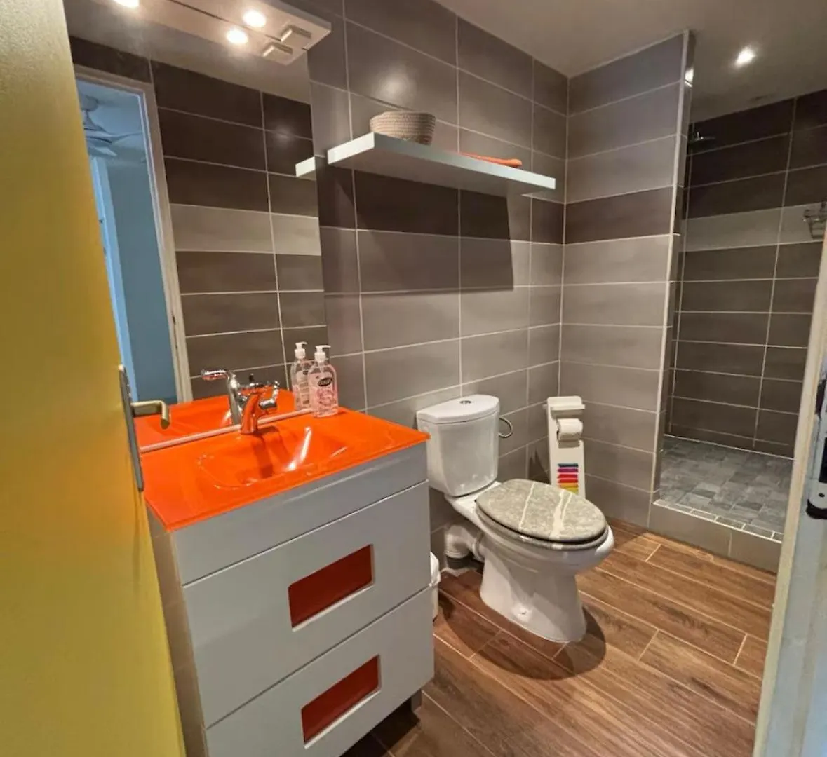 Дом отдыха Gwada-Zen-Breizh 3 Hebergements Au Choix 1 Avec Piscine Privee, 1 Avec Jacuzzi Prive, 1 Simple Sans Piscine Ni Jacuzzi Деше